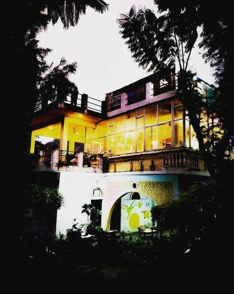 Konaklama yerinin ön cephesi