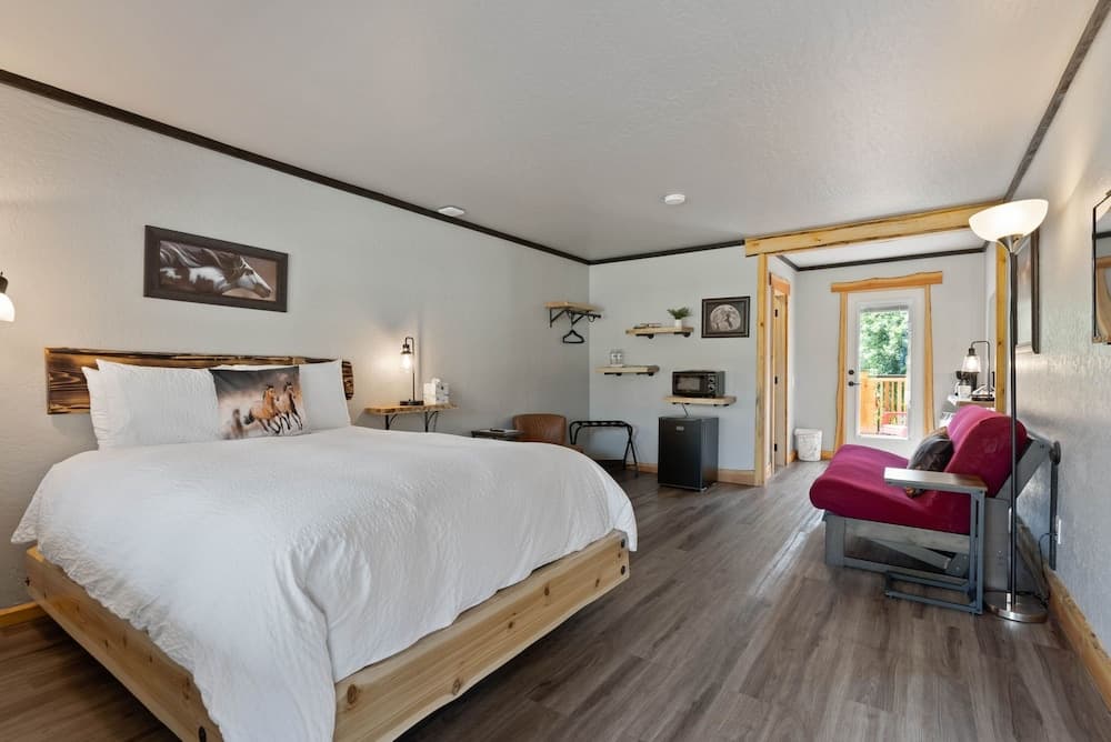 Lake Village Lodge