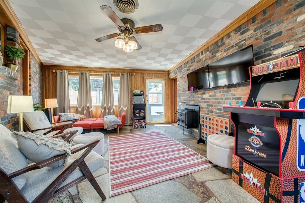 Eagle Rock Base Camp