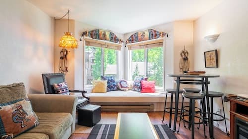 Viking Lodge 319 by Avantstay Great Ski Access, Walk to Town Park & Downtown