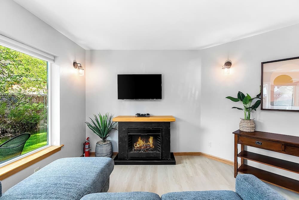 Dasha's Snowboard Track - Icicle Village