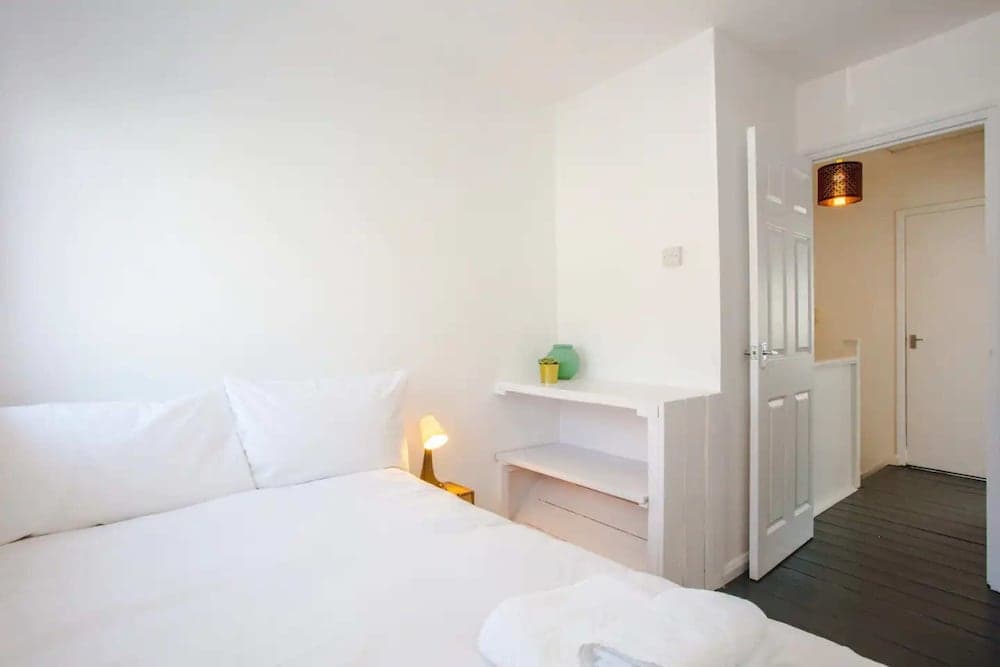 Stylish 4BD House With Private Garden - Stratford