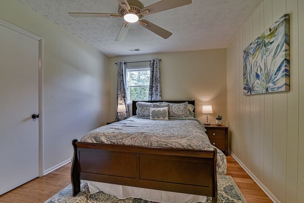 Aiken Rd - 6 BR - hot tub and game room