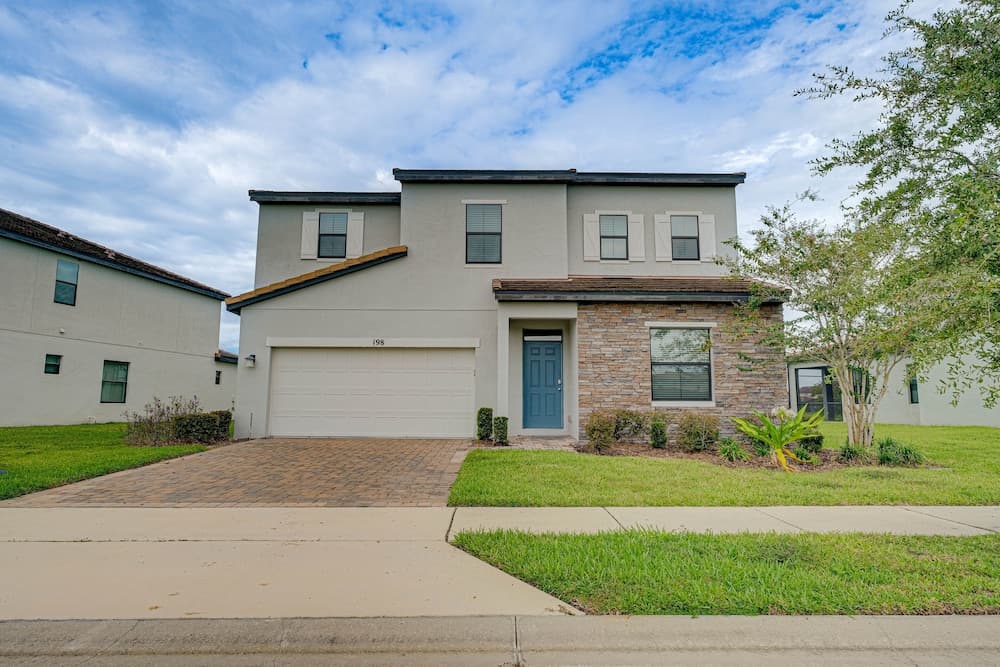 Balmoral Resort-198kb 4 Bedroom Home by RedAwning