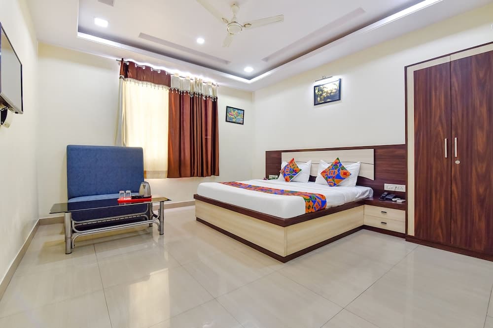 Fabhotel Pink Palace