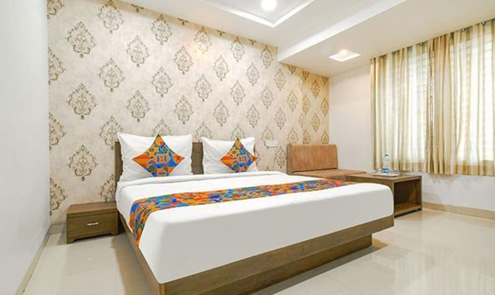 Fabhotel Ten Eleven