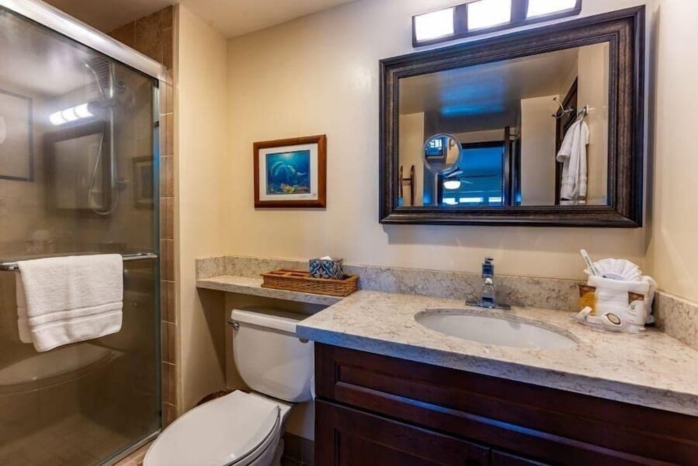 Menehune Shores, #210 3 Bedroom Condo by RedAwning