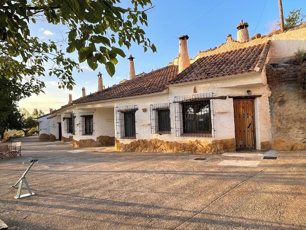 Cuevas El Atochal Orígenes