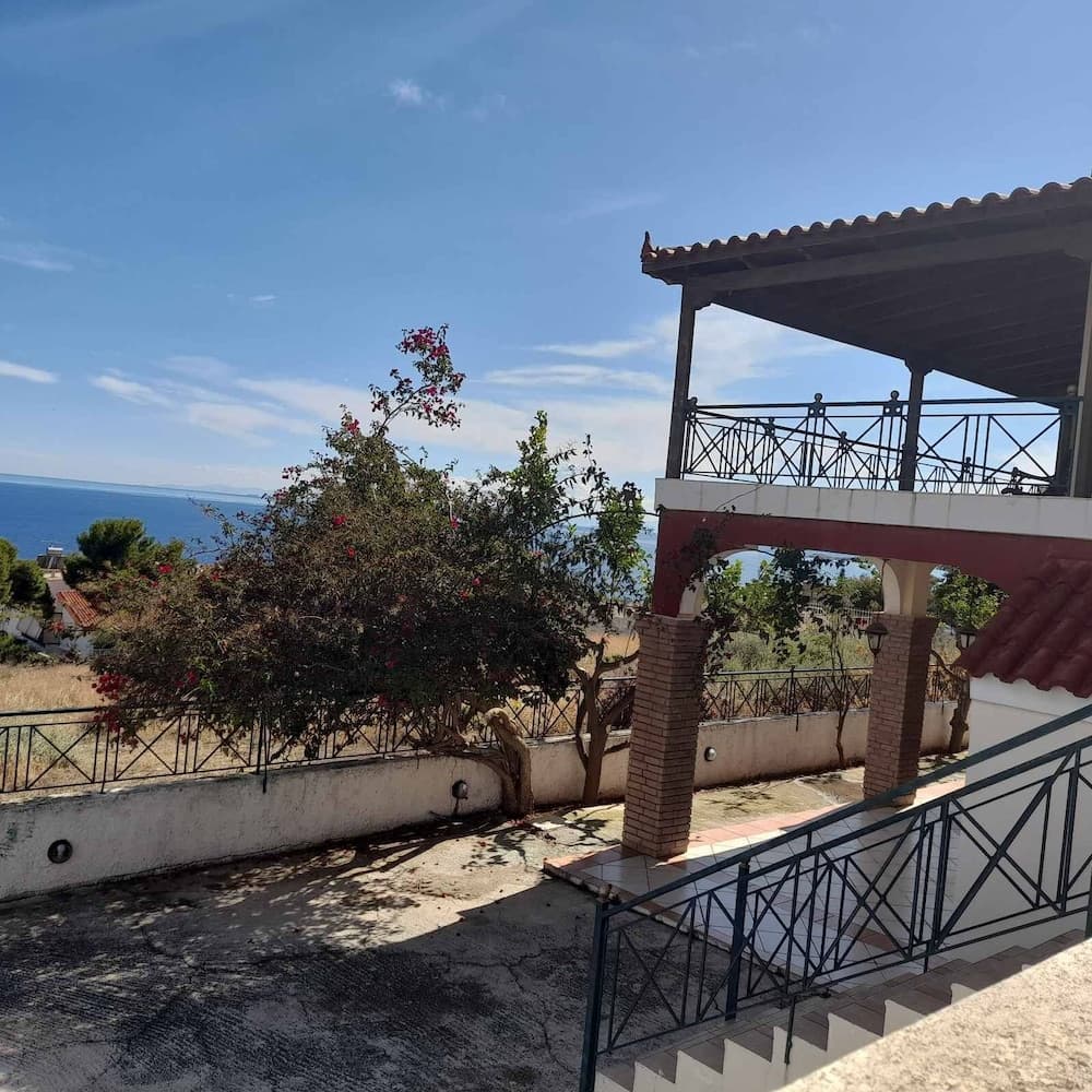 Lagonissi House