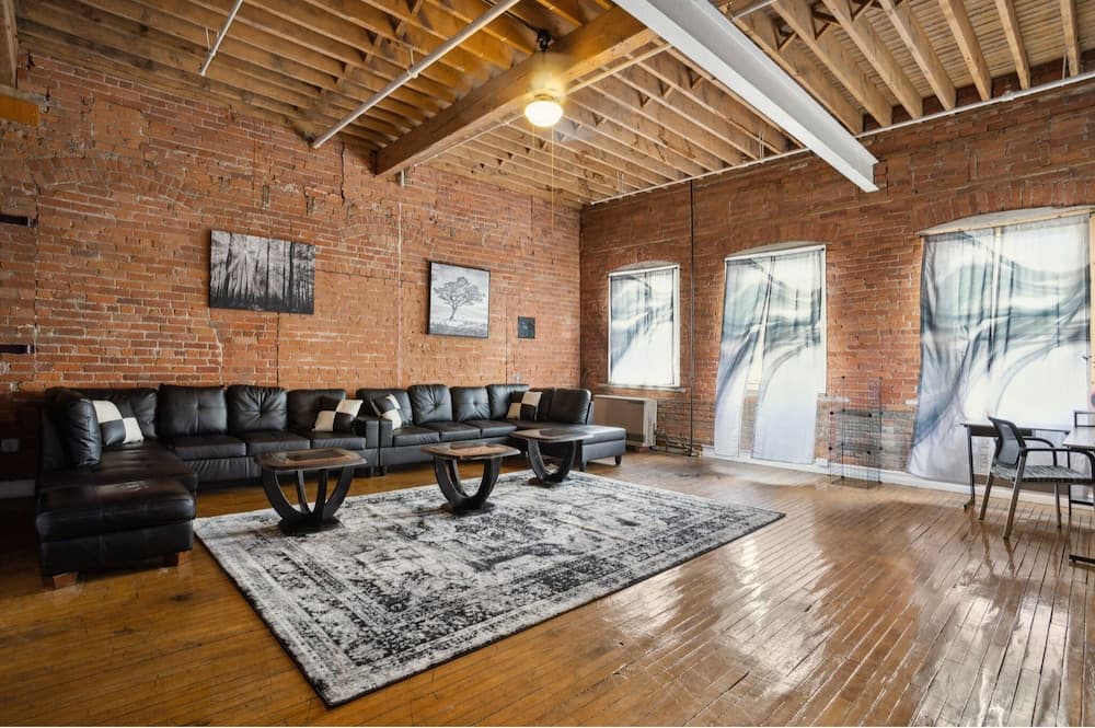 Downtown Detroit Loft - Fully equipped & Absolutely Gorgeous theme by RedAwning