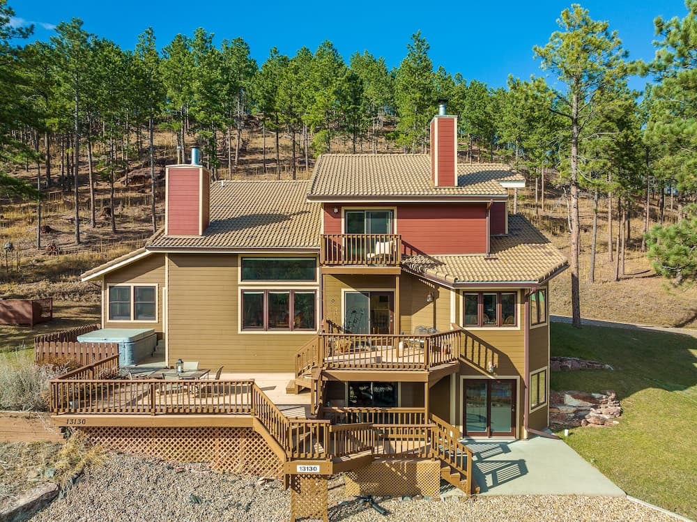 Peaceful Pines 5 BR Home with Jacuzzi