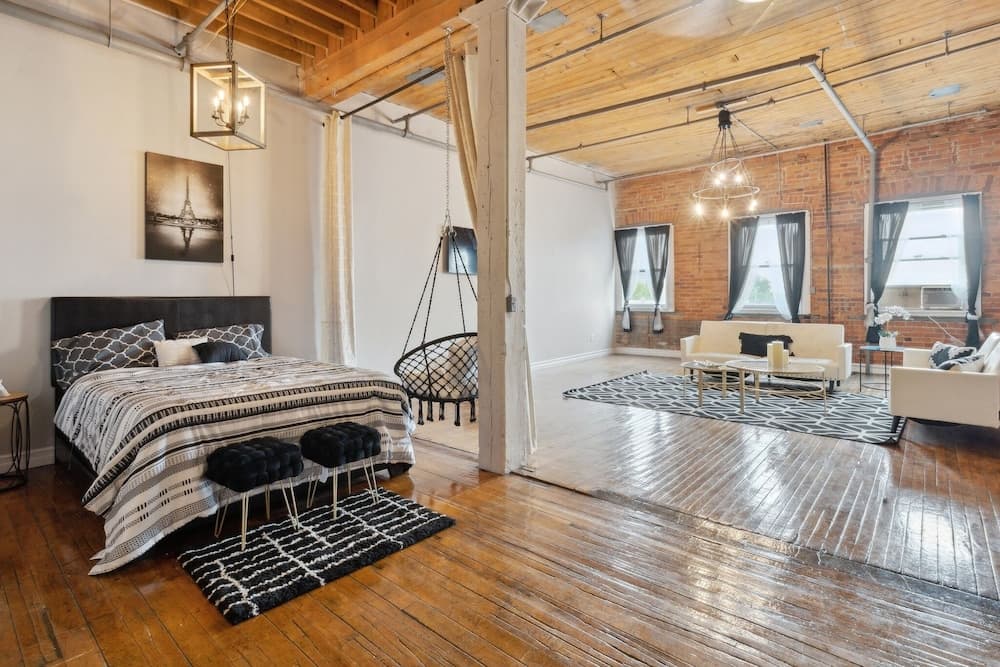 Queen G Investments 1 Bedroom Apts by RedAwning