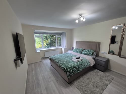 Lovely & Beautiful 2 Bed-apartment in Borehamwood