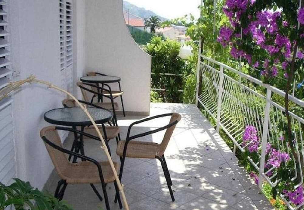 Josip II - 150 m From Beach With Free Parking - A6