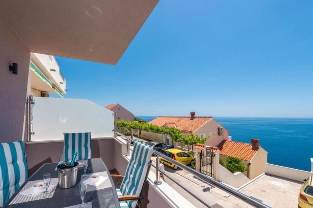 Stane - Modern & Fully Equipped - A4