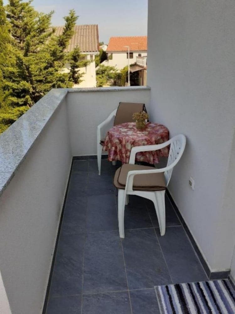 Jasmina - With Balcony and Free Parking - A1