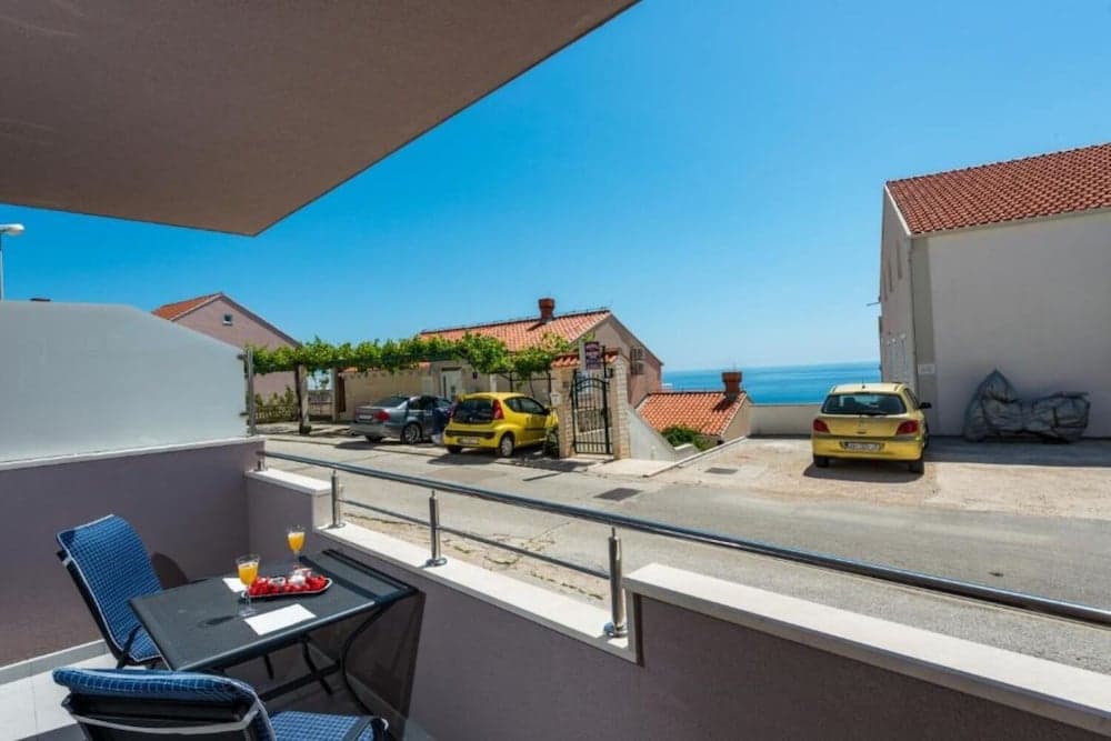 Stane - Modern & Fully Equipped - A2