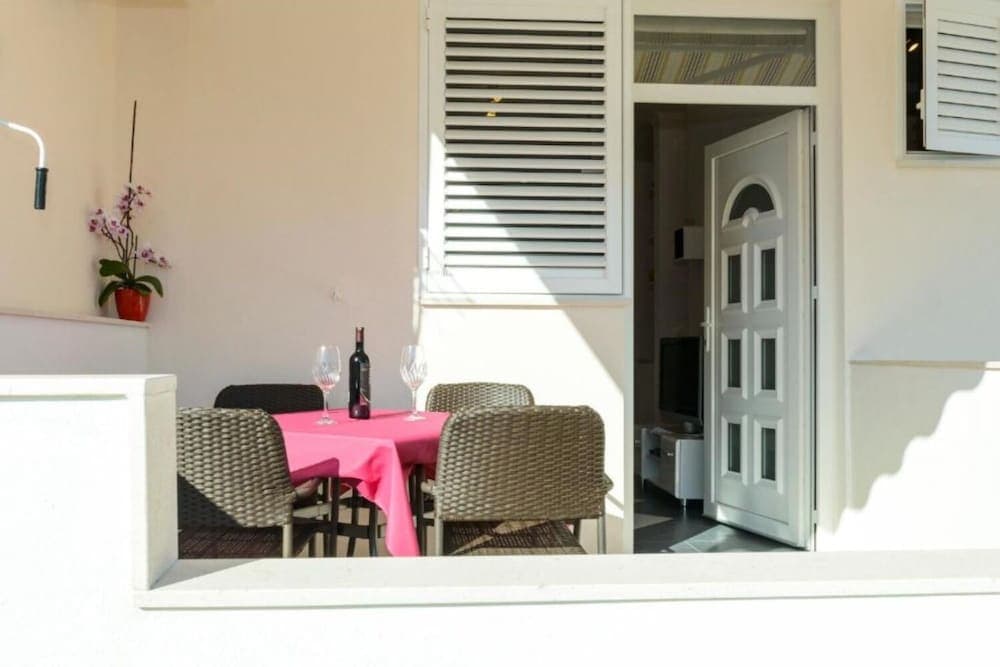 Stane - Modern & Fully Equipped - A1