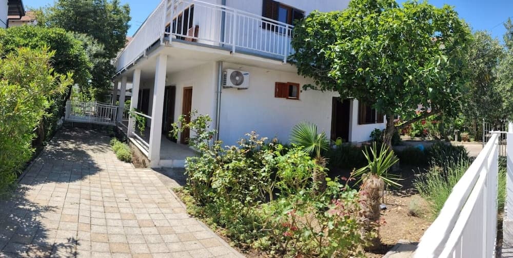 Vale - 450m to the Beach - SA2