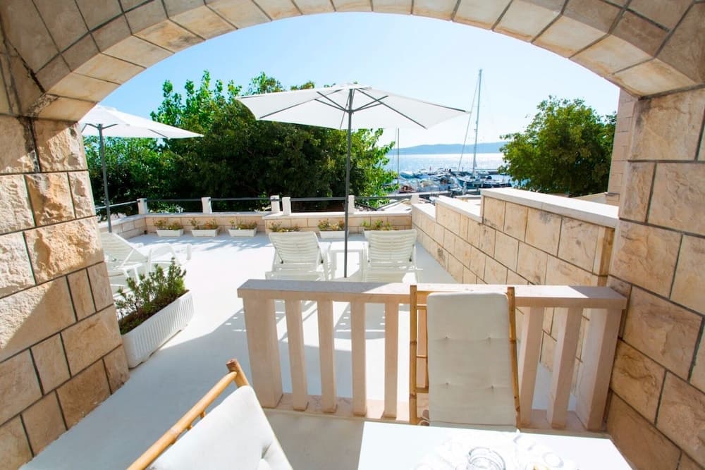 Hope - 30m to the sea & Seaview - A2