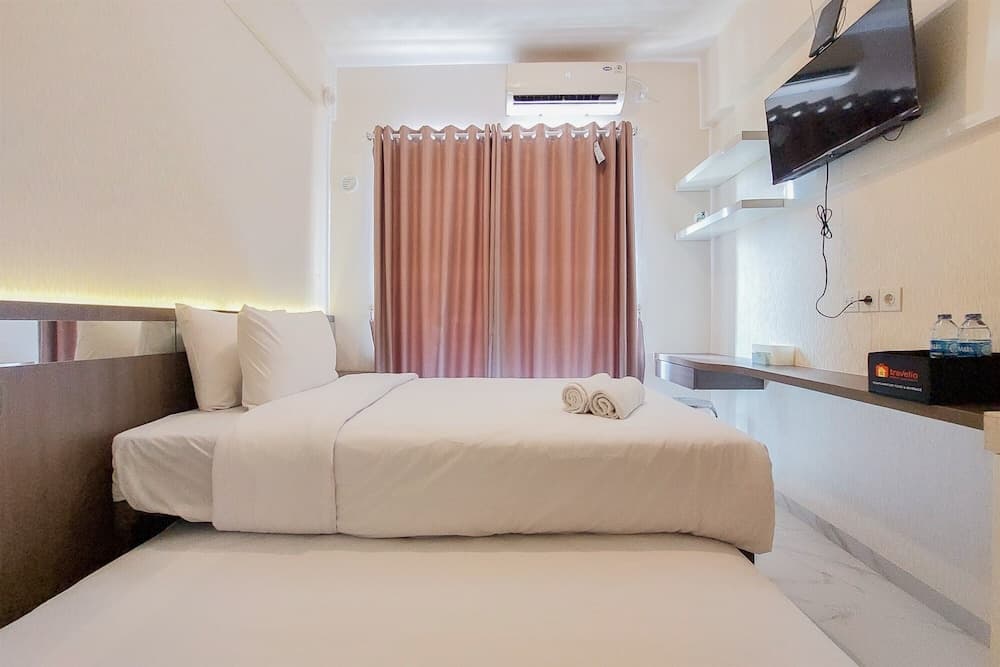 Minimalist Designed And Homey Stay Studio At Sky House Bsd Apartment