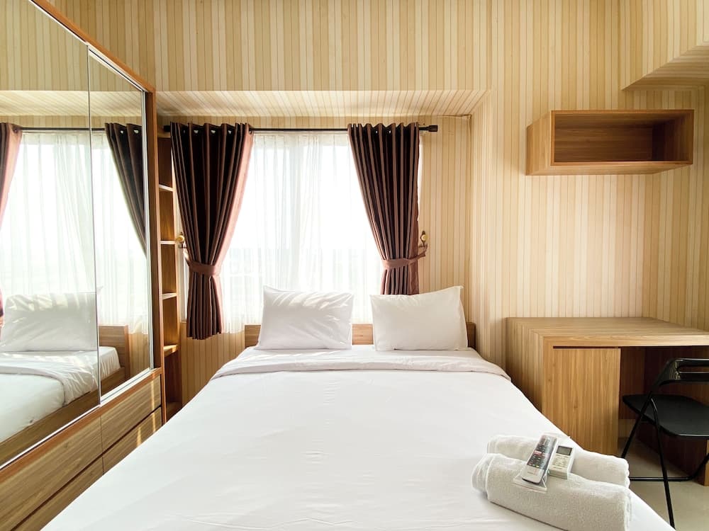 Cozy Stay Studio At Tamansari Mahogany Karawang Apartment