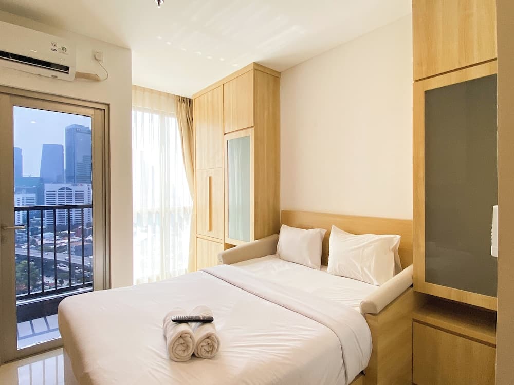 Modern Design And Homey Studio Ciputra World 2 Apartment