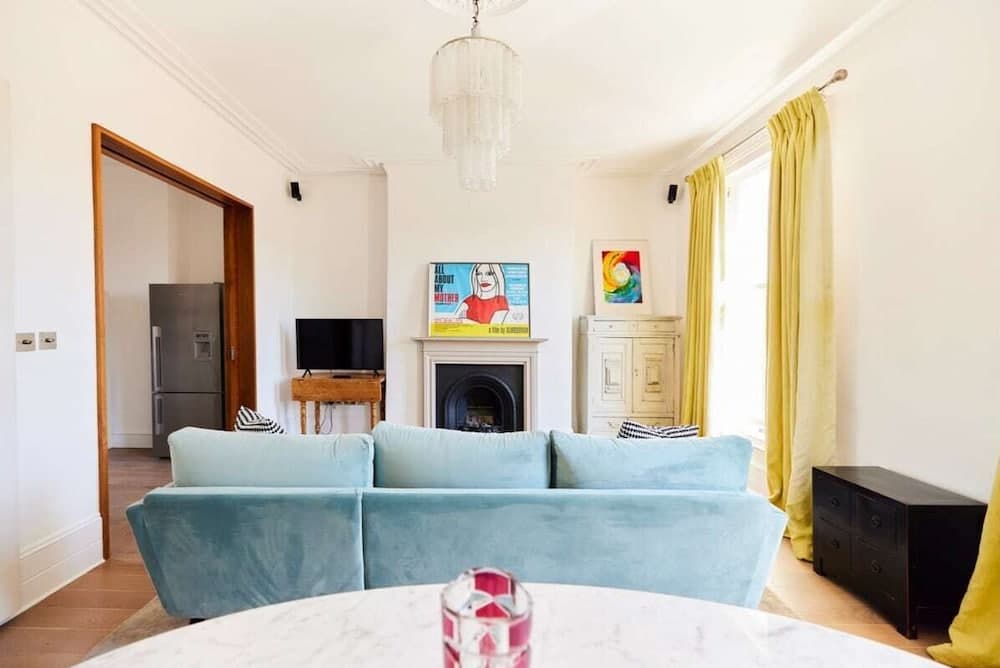 The Walterton Sanctuary - Bright 3bdr Flat