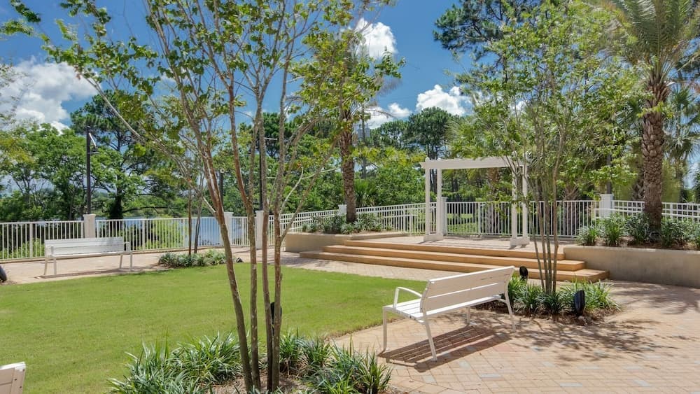 Laketown Wharf 624 - Catch The Breeze