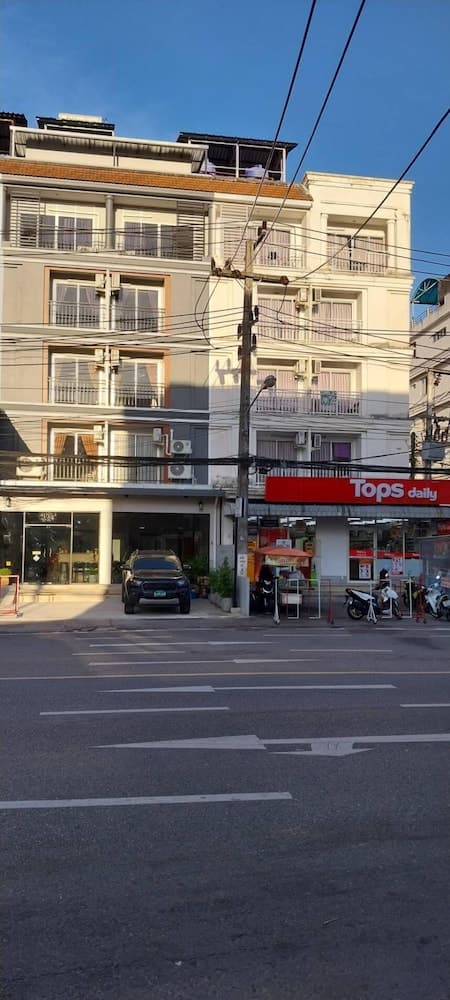 The Brown boutique patong