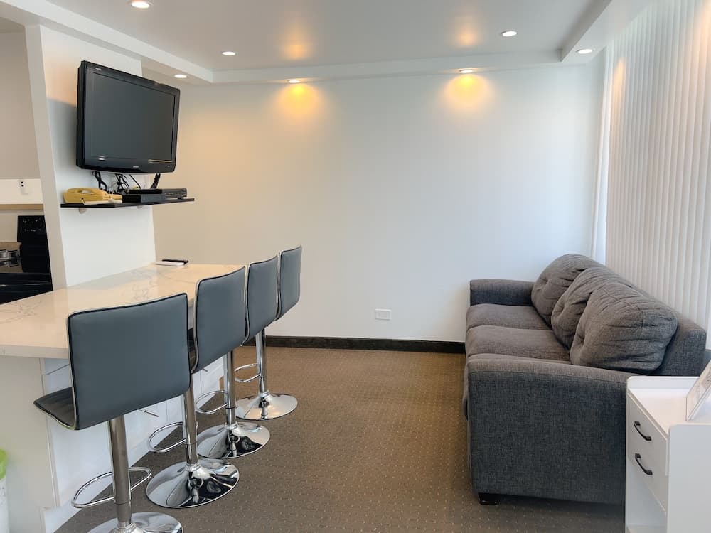 Picturesque Pacific Monarch 2 Bedroom Condo by RedAwning