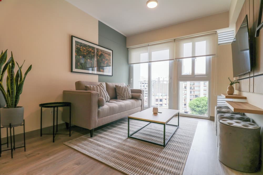 Wynwood Kennedy in Miraflores