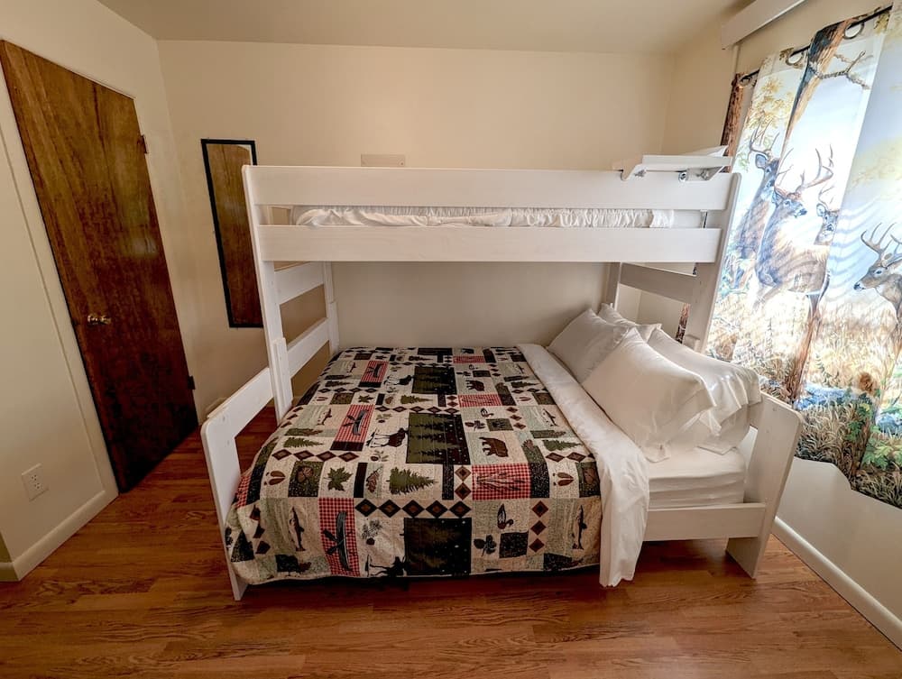 Yellowstone Treasure Guesthouses on the River