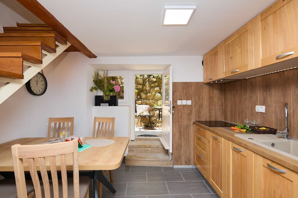 Hedera Estate, Hedera A6