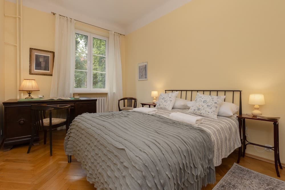 Apartment Rynek Nowego Miasta by Renters