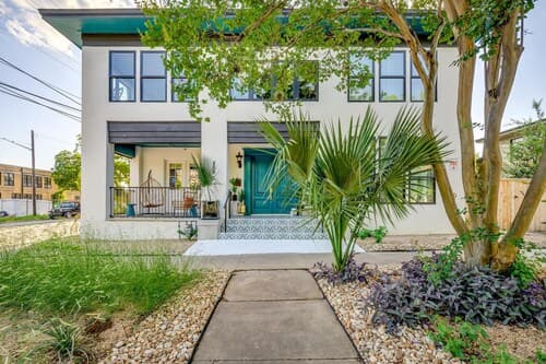 7 Private Suites Sleeps 25 Walkable to DT!