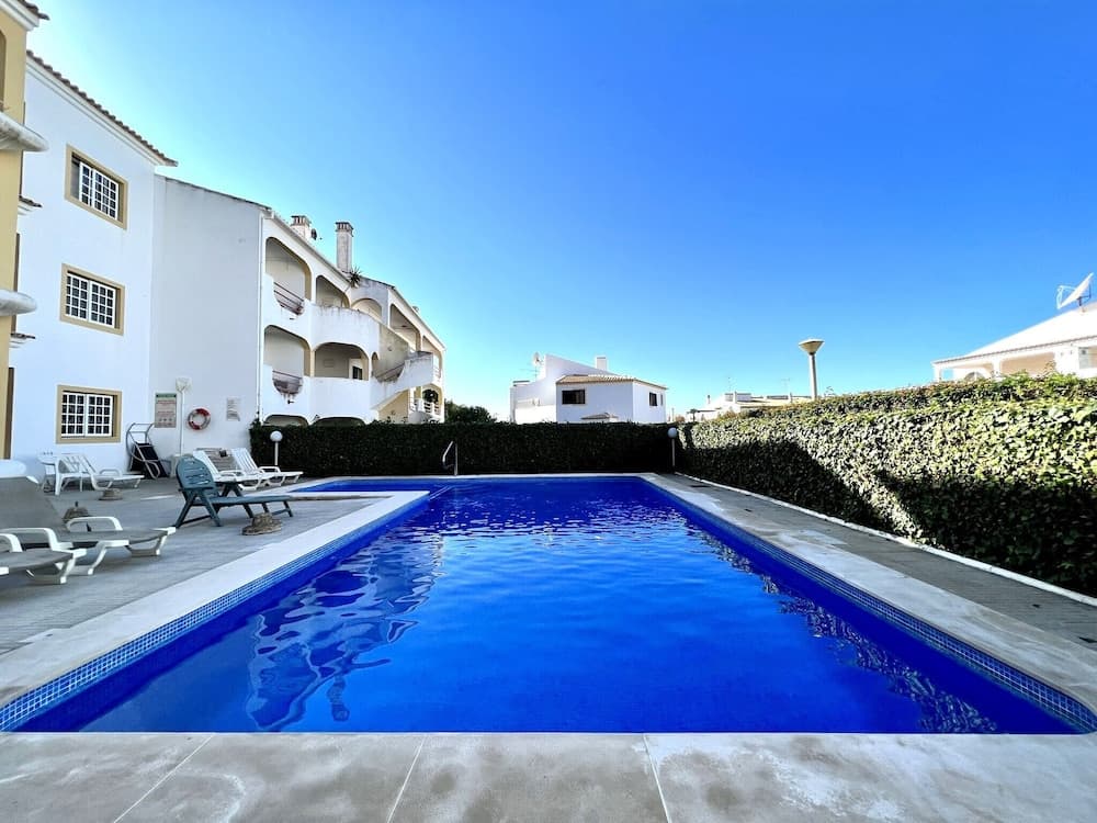 Quarteira Classic With Pool by Homing