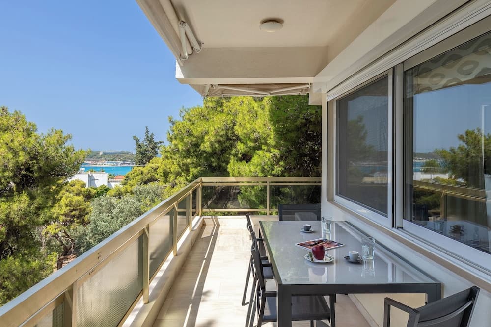 Relux Sea View 2BD Apartment by BluPine