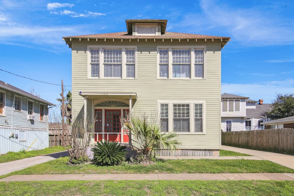 The Big Kahuna Manor