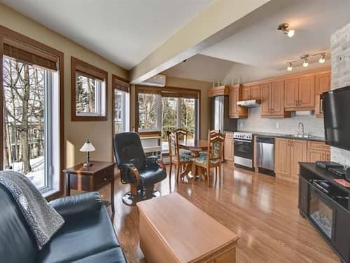 GLOBALSTAY. Bright Condo near the Lake
