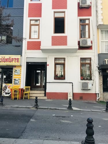 Cemal Yener Tosyalı Cad.