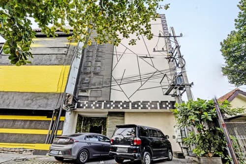 Super OYO Capital O 92633 Spring Hotel Gubeng