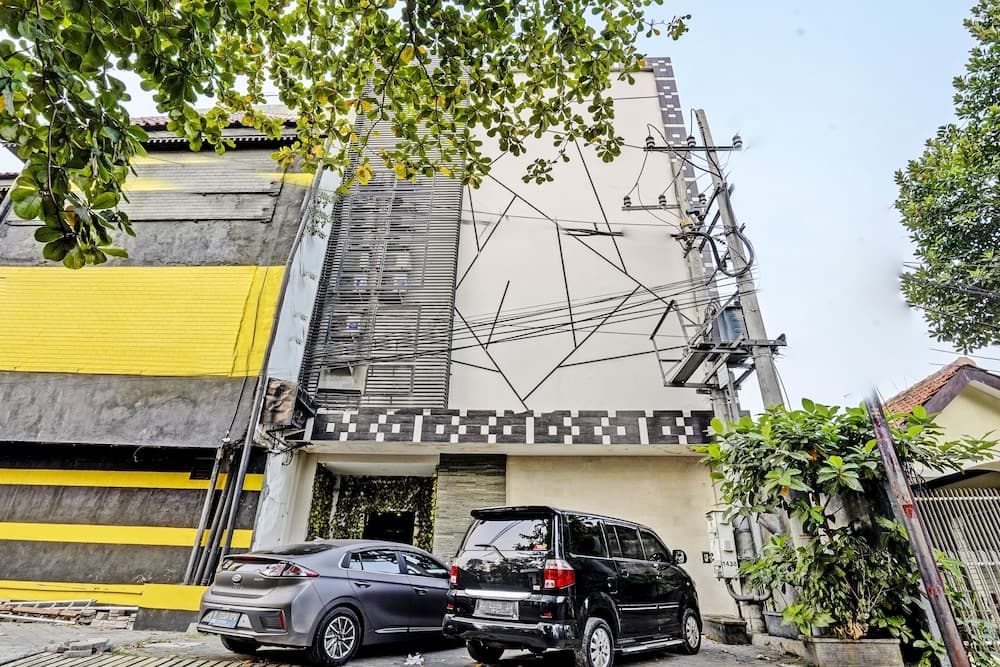 Super OYO Capital O 92633 Spring Hotel Gubeng