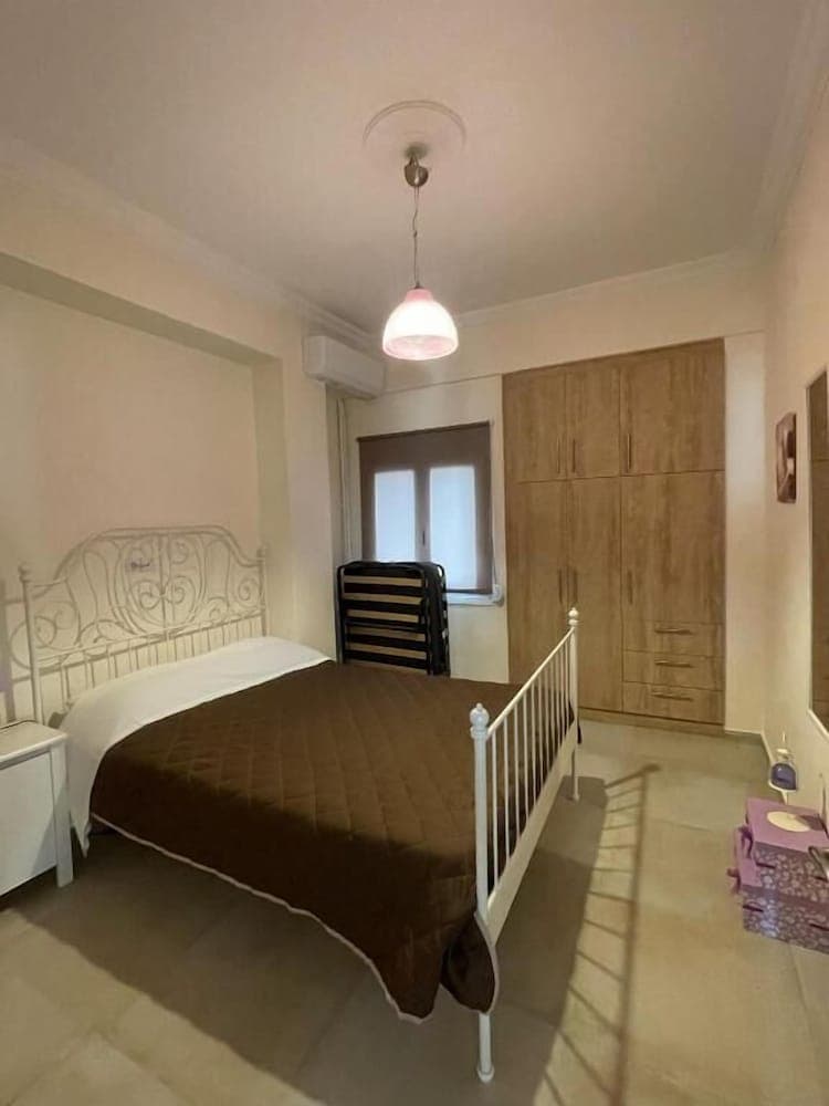 Vibrant City Oasis 2BR near Metaxourgeio