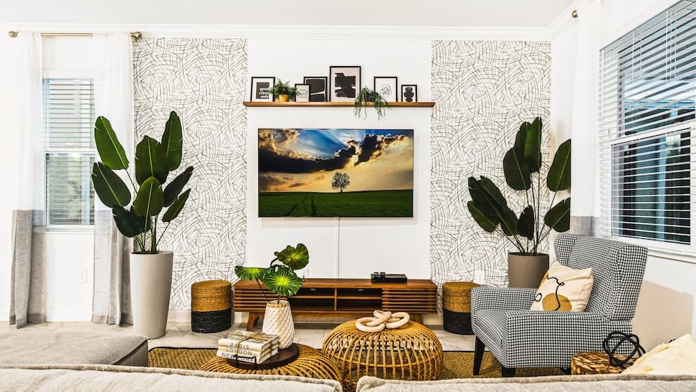 Themed Rooms & Pool in Storey Lake Resort