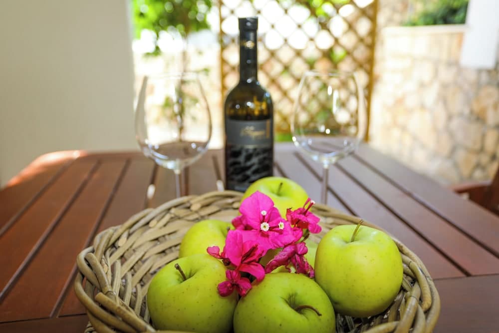 Green Garden Apartment