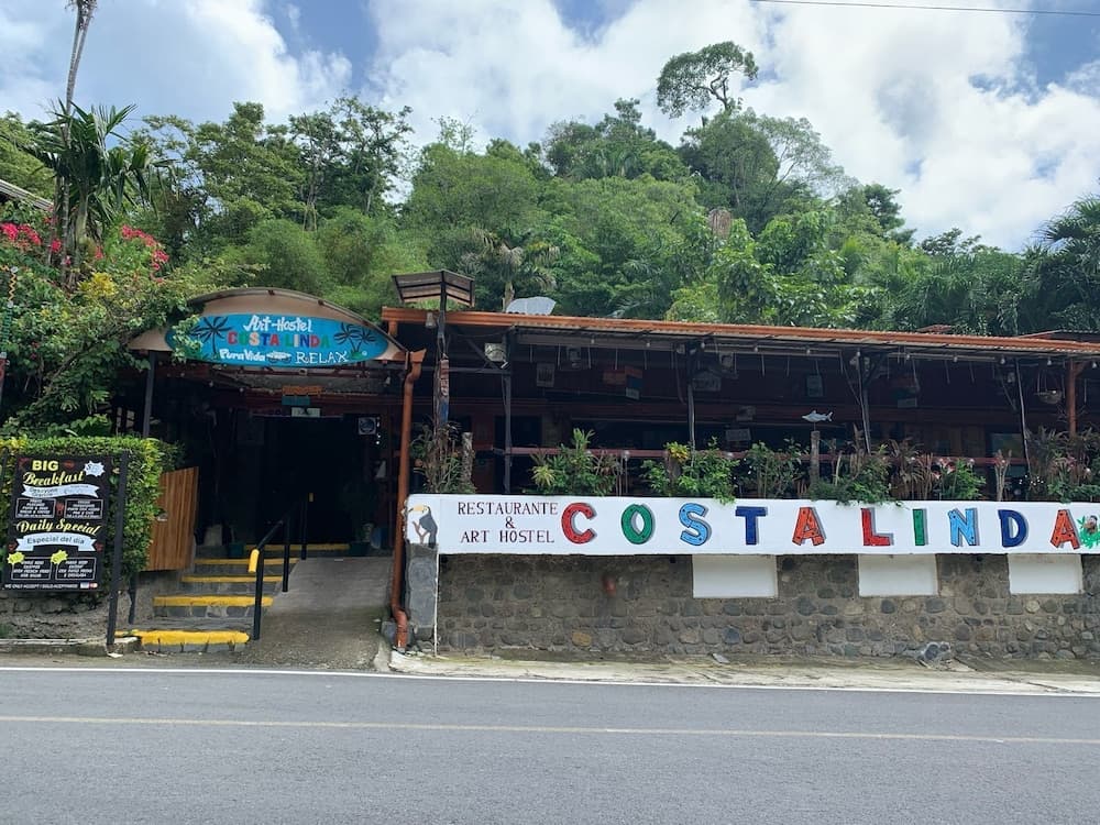 COSTA LINDA ART HOSTEL