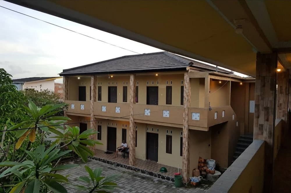 OYO 92756 Kos Moncok