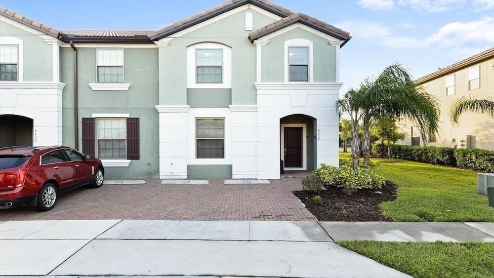 5 Bed 4 Bath Townhouse With Pool 5 Bedroom Townhouse by RedAwning