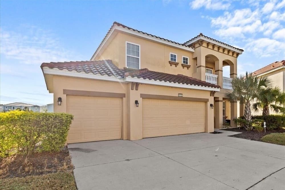 Large 7 Bed In Solterra Pool, Spa Near Disney 7 Bedroom Home by RedAwning
